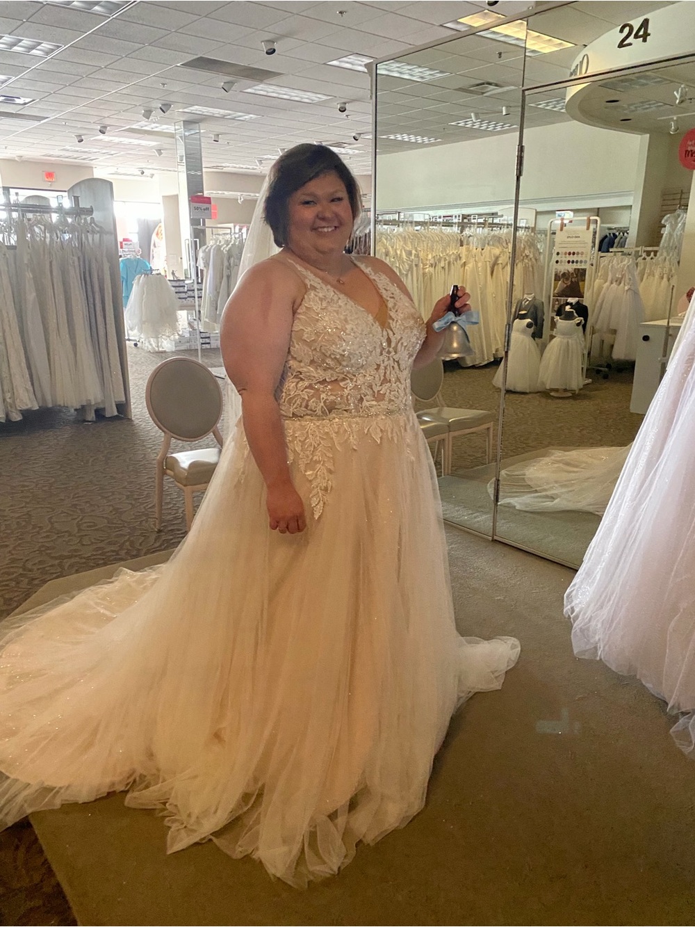 Plus-Size Ivory Lace & Tulle Wedding Dress with Beaded Bodice - Picture 3 of 12